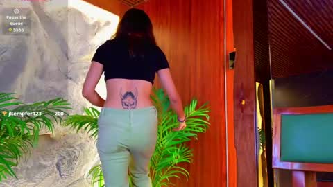 Snapshot of miiaa_cooper chatting on May 2026 04:25:01 PM CALL ME MIA online show from May 2026 04:25:01 PM