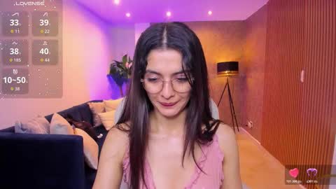 Mia online show from November 2025 11:12:01 AM