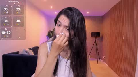 Mia online show from November 2025 11:10:01 AM