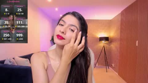 Mia online show from November 2025 11:10:01 AM