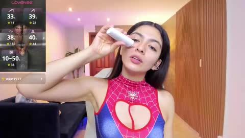 Mia online show from December 2025 11:03:02 AM