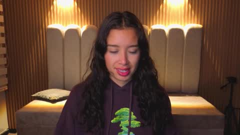 miiaa_evans1 online show from December 2025 11:39:02 AM