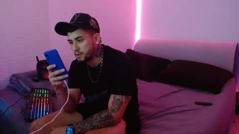 Snapshot of miialiiam0 chatting on January 2025 04:50:01 AM Mia and Liam online show from January 2025 04:50:01 AM