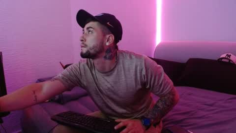 Snapshot of miialiiam0 chatting on January 2025 05:05:02 AM Mia and Liam online show from January 2025 05:05:02 AM