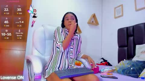 mia sofia online show from November 2025 05:58:02 PM