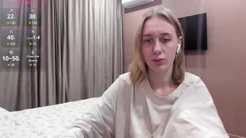 Snapshot of mika_ray chatting on November 2025 10:53:02 PM Mika online show from November 2025 10:53:02 PM