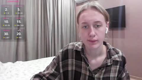 Snapshot of mika_ray chatting on November 2025 10:01:01 PM Mika online show from November 2025 10:01:01 PM