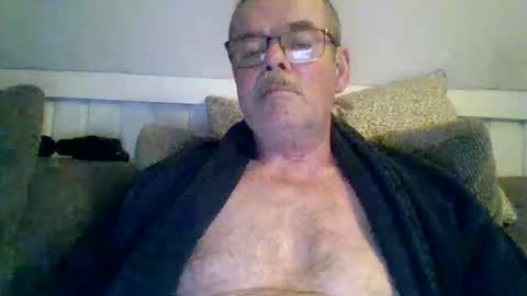 mikael42 online show from April 2026 06:41:01 PM