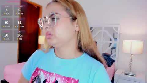 Snapshot of mikaelastonne chatting on November 2025 12:05:01 PM Mikaela blondie bigass online show from November 2025 12:05:01 PM