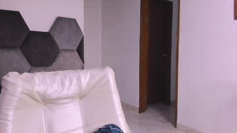 Mikaela blondie bigass online show from April 2026 07:07:02 PM