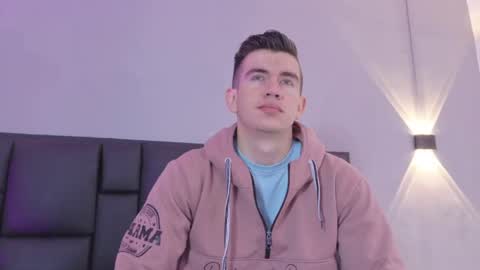 mikael online show from April 2026 05:01:02 AM