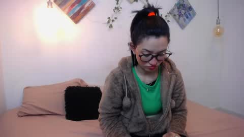 Snapshot of mikaza_akerman chatting on May 2026 12:46:01 PM mikaza online show from May 2026 12:46:01 PM