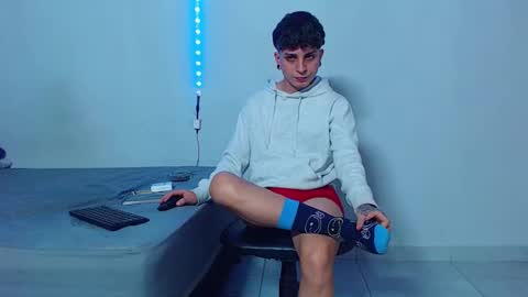 Mike IMDEPENDIENT MODEL online show from November 2025 03:24:01 PM