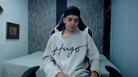 Mike 0233 online show from November 2025 04:55:01 AM