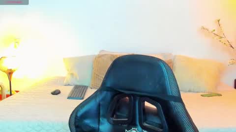 Snapshot of mike_blossom chatting on July 2026 03:03:02 PM Henry Price online show from July 2026 03:03:02 PM