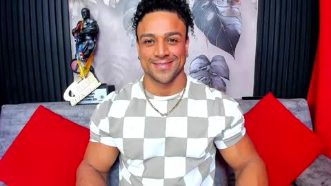 Snapshot of mike_estevess chatting on October 2025 09:37:01 AM online show from October 2025 09:37:01 AM