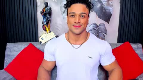 Snapshot of mike_estevess chatting on November 2025 09:44:02 AM online show from November 2025 09:44:02 AM