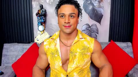 Snapshot of mike_estevess chatting on November 2025 08:14:01 AM online show from November 2025 08:14:01 AM