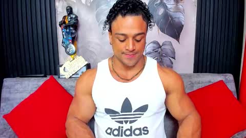 Snapshot of mike_estevess chatting on November 2025 10:32:02 AM online show from November 2025 10:32:02 AM