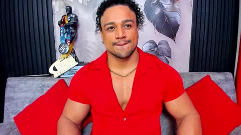 Snapshot of mike_estevess chatting on December 2025 05:57:02 AM online show from December 2025 05:57:02 AM