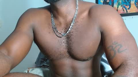 Snapshot of mike_kingcum chatting on January 2025 02:04:01 AM mike online show from January 2025 02:04:01 AM