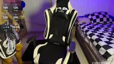 Mike Pineapple online show from March 2026 03:31:01 AM