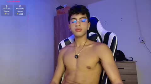 Snapshot of mike_pineapple chatting on July 2026 03:42:01 AM Mike Pineapple online show from July 2026 03:42:01 AM