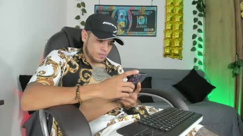 Snapshot of mikee_scooth chatting on December 2024 12:49:02 PM mikee_scooth online show from December 2024 12:49:02 PM