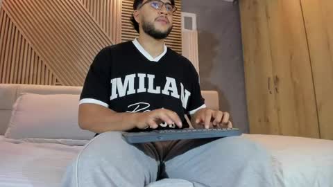 Mikeee online show from May 2026 02:51:02 AM