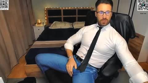 Snapshot of mikestrip chatting on December 2024 12:08:02 PM Mike online show from December 2024 12:08:02 PM