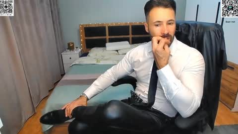 Snapshot of mikestrip chatting on December 2024 02:05:02 PM Mike online show from December 2024 02:05:02 PM