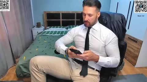 Snapshot of mikestrip chatting on January 2025 12:06:02 PM Mike online show from January 2025 12:06:02 PM