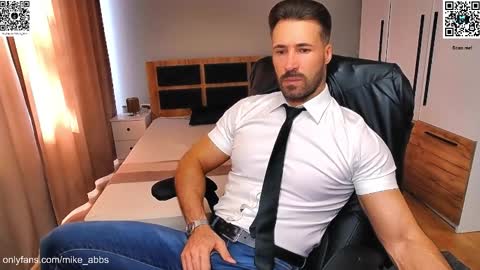 Snapshot of mikestrip chatting on September 2025 12:16:01 PM Mike online show from September 2025 12:16:01 PM