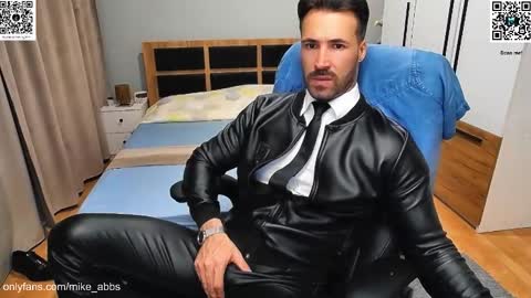 Snapshot of mikestrip chatting on September 2025 06:35:02 PM Mike online show from September 2025 06:35:02 PM