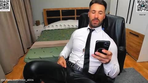 Snapshot of mikestrip chatting on October 2025 07:03:02 PM Mike online show from October 2025 07:03:02 PM