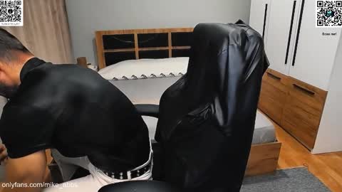 Snapshot of mikestrip chatting on November 2025 02:28:01 PM Mike online show from November 2025 02:28:01 PM