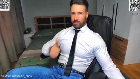 Snapshot of mikestrip chatting on December 2025 01:31:02 PM Mike online show from December 2025 01:31:02 PM