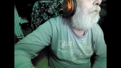 Snapshot of mikevm420 chatting on December 2024 07:06:01 PM mike online show from December 2024 07:06:01 PM