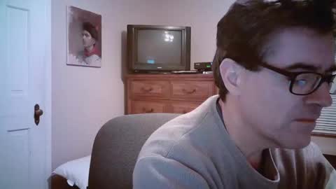 Snapshot of mikewulds chatting on December 2024 03:33:02 AM Mike online show from December 2024 03:33:02 AM