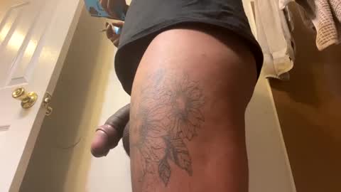 Snapshot of mikeyblunt chatting on January 2025 07:13:02 AM mikeyblunt online show from January 2025 07:13:02 AM