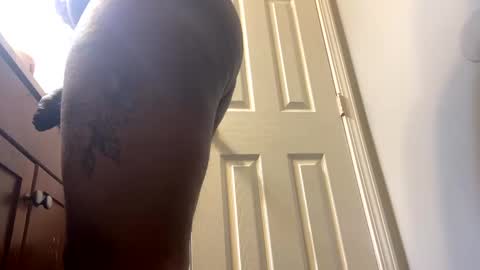 Snapshot of mikeyblunt chatting on January 2025 01:24:02 PM mikeyblunt online show from January 2025 01:24:02 PM