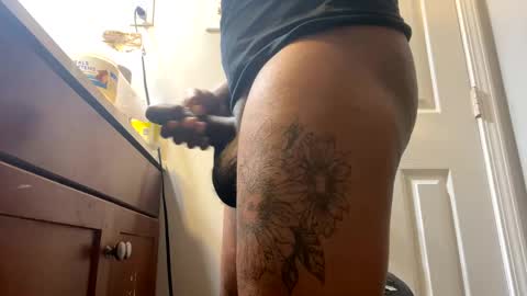 Snapshot of mikeyblunt chatting on January 2025 10:45:01 AM mikeyblunt online show from January 2025 10:45:01 AM