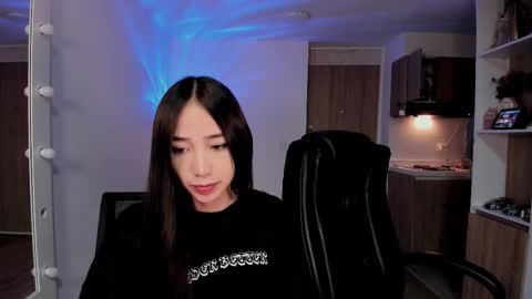 VIOLETAMIKE online show from December 2025 11:00:02 PM