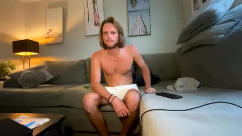 Snapshot of mikeywhite123 chatting on September 2025 10:48:02 PM mikeywhite123 online show from September 2025 10:48:02 PM