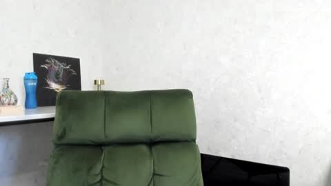 Mikhail online show from January 2025 09:33:02 AM