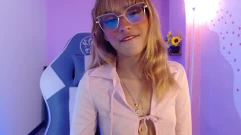 Snapshot of mikka_ela chatting on September 2025 02:06:02 PM Mikka 3 online show from September 2025 02:06:02 PM