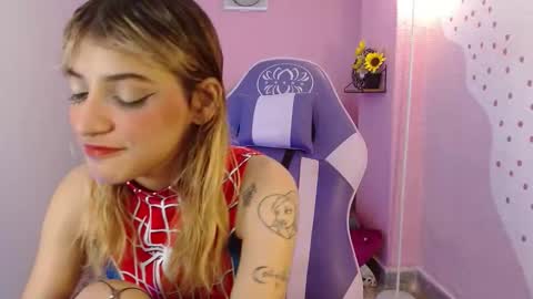 Snapshot of mikka_ela chatting on October 2025 01:34:02 PM Mikka 3 online show from October 2025 01:34:02 PM