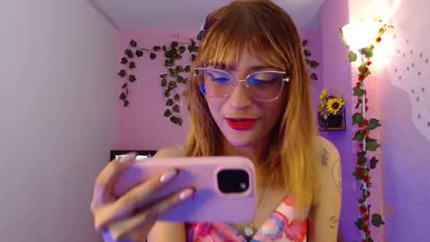 Snapshot of mikka_ela chatting on November 2025 01:21:02 PM Mikka 3 online show from November 2025 01:21:02 PM