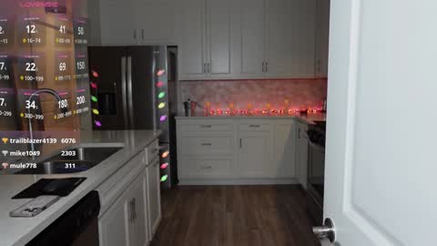 Snapshot of mikmagik chatting on December 2024 01:57:02 AM Mikaylah online show from December 2024 01:57:02 AM