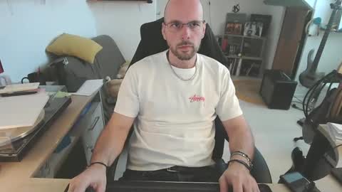 mikmik91 online show from April 2026 10:37:01 AM